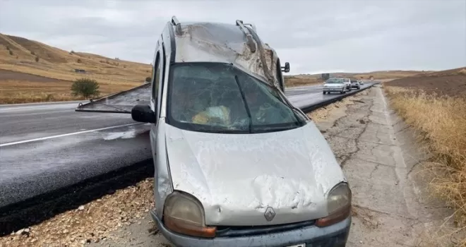 Çorum’da otomobille hafif ticari araç çarpıştı, 4  kişi yaralandı