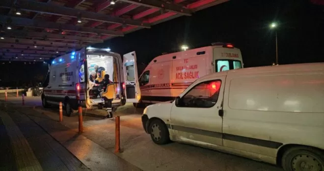 Çorum’da park halindeki araca çarpan otomobildeki 2 kişi yaralandı