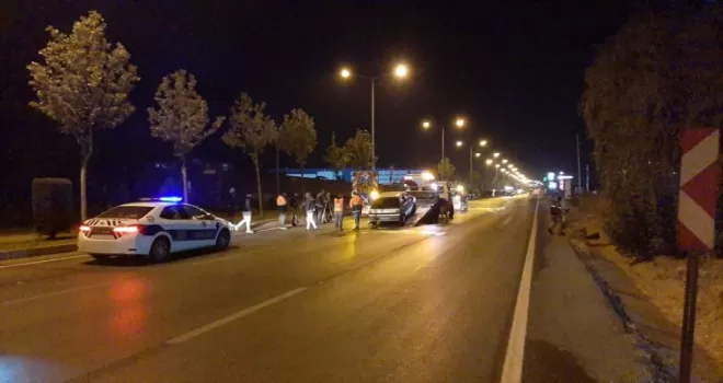 Çorum’da reflektör aracına çarpan otomobildeki 3 kişi olay yerinden kaçtı