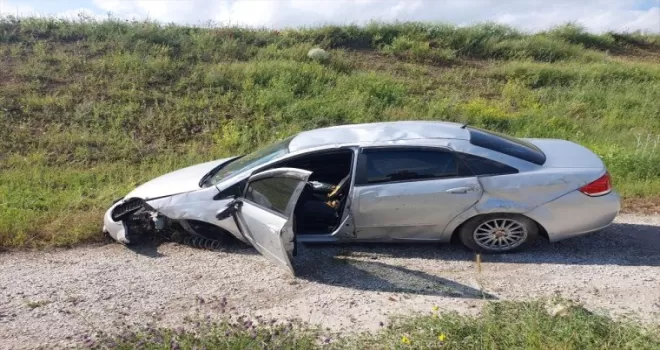 Çorum’da şarampole devrilen otomobilin sürücüsü yaralandı