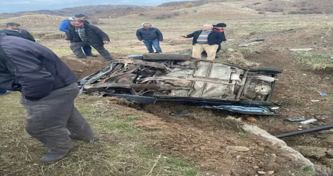 Çorum’da şarampole devrilen otomobilin sürücüsü yaralandı