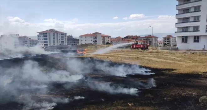 Çorum’da tarlada çıkan anız yangını söndürüldü