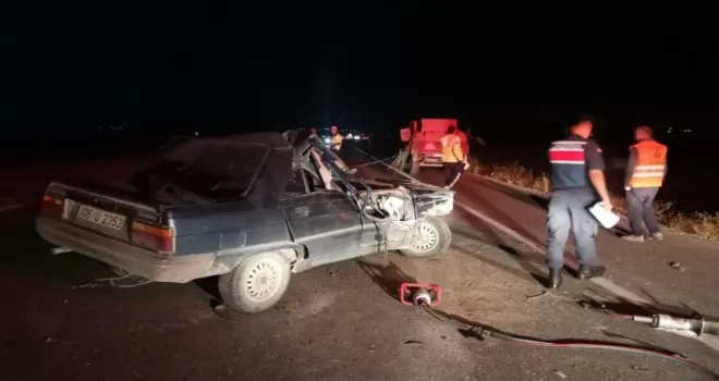 Çorum'da traktöre çarpan otomobildeki 1 kişi öldü, 4 kişi yaralandı
