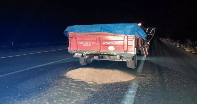 Çorum’da traktörle çarpışan otomobildeki 3 kişi yaralandı