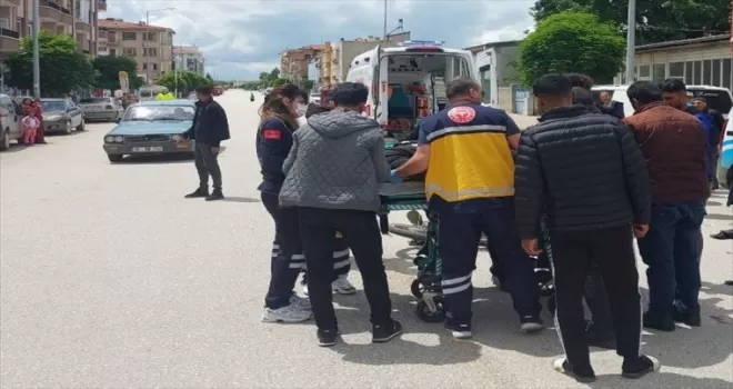 Çorum’da traktörün çarptığı motosikletteki 2 mevsimlik tarım işçisi yaralandı