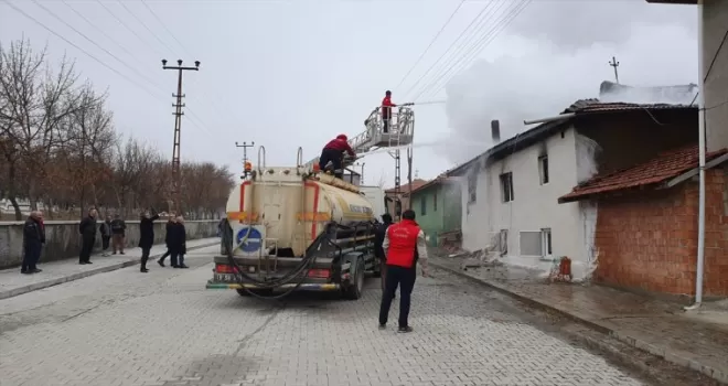 Çorum’da yangın çıkan ev kullanılamaz hale geldi
