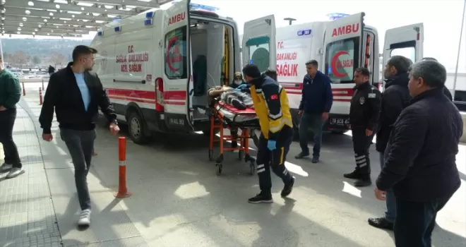 Çorum’da yolda yürürken göğsünden bıçaklanan kişi ağır yaralandı