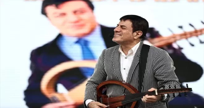 Coşkun Sabah Düzce’de konser verdi