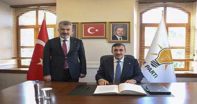 Cumhurbaşkanı Yardımcısı Yılmaz, Trabzon’da ziyaretlerde bulundu