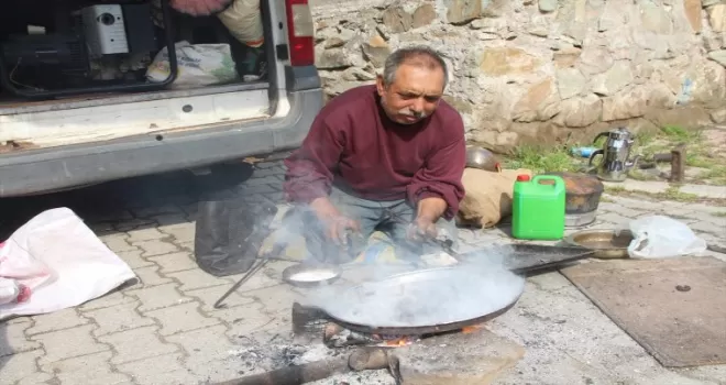 Deprem bölgesinden Amasya’ya gelen kalay ustası mesleğini yaşatmaya çalışıyor