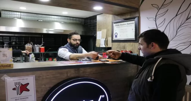 Deprem bölgesine yardım edebilmek için gelirini AFAD'a bağışlıyor