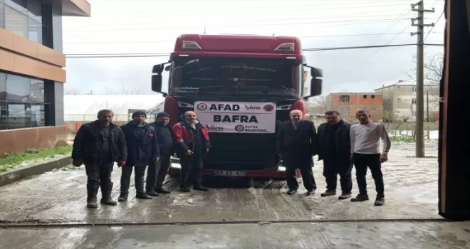 Depremde ahırı hasar gören üreticilere hayvan çadırı ve yem desteği