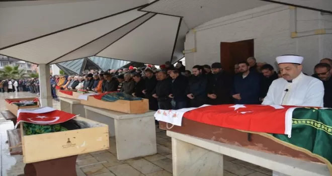 Depremde hayatını kaybeden 8 kişinin cenazesi Bolu ve Düzce’de defnedildi