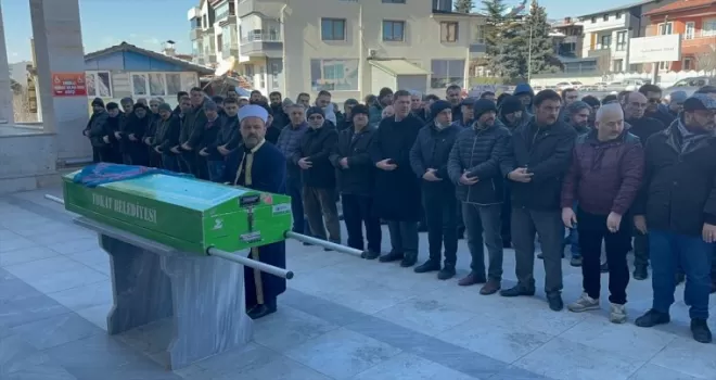 Depremde hayatını kaybeden öğretmenin cenazesi Tokat’ta defnedildi