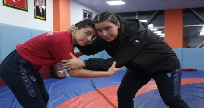 Depremin ardından sırt sırta veren kız kardeşler, turnuvalara hazırlanıyor