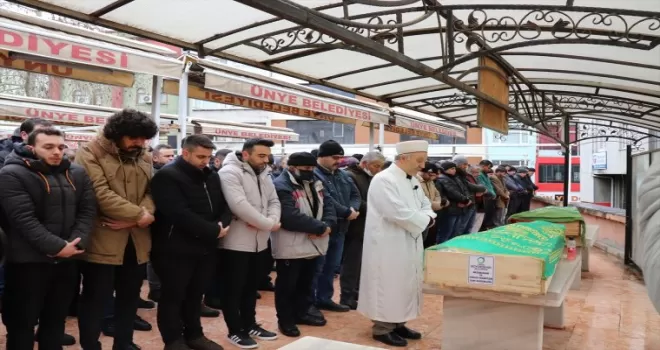 Depremlerde hayatını kaybeden 5 kişinin cenazesi defnedildi