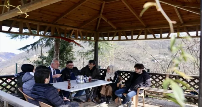 Depremzede öğretmen çift bir an önce öğrencilerine kavuşmak istiyor