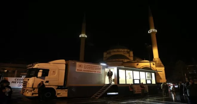 Depremzedelerin soruları mobil iletişim araçlarında uzmanlarca yanıtlanıyor