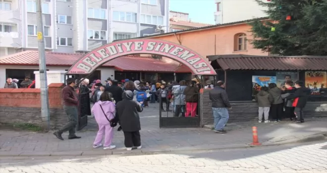 Devrek Belediye Sineması kapılarını sanatseverlere açtı