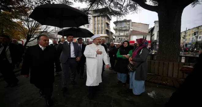 Diyanet İşleri Başkanı Erbaş, Düzce'de depremde hasar gören camileri inceledi: