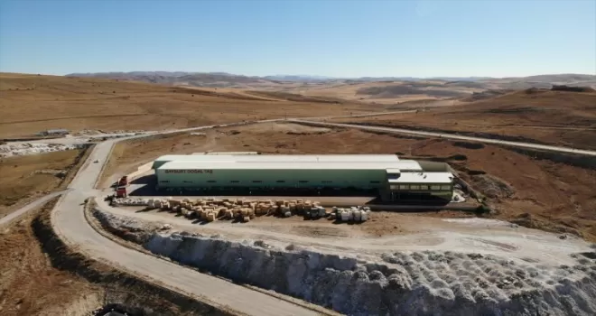 Doğal taş fabrikasında çarklar güneş enerjisiyle dönüyor