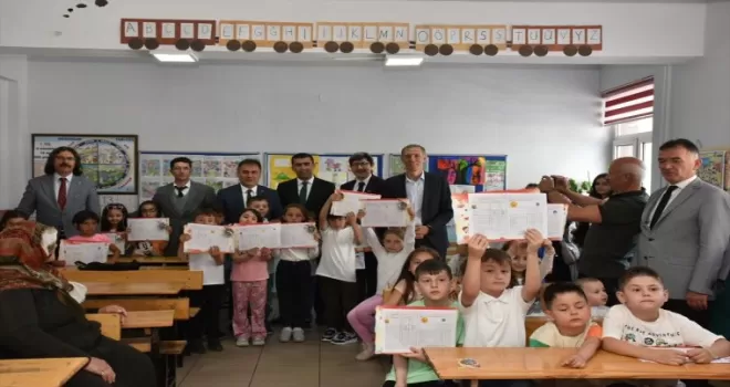 Doğu Karadeniz’de öğrenciler karnelerini aldı