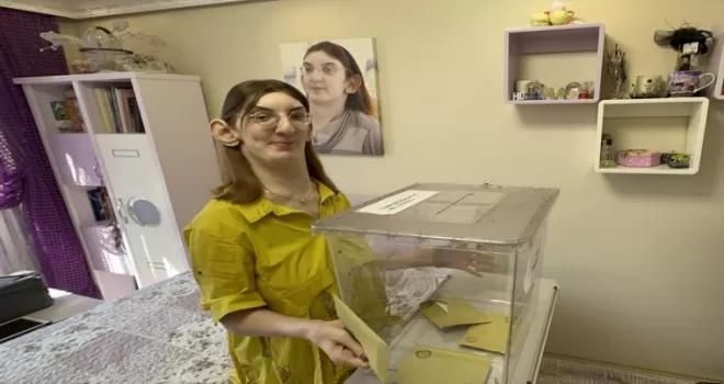 “Dünyanın en uzun boylu kadını“ oyunu kullandı
