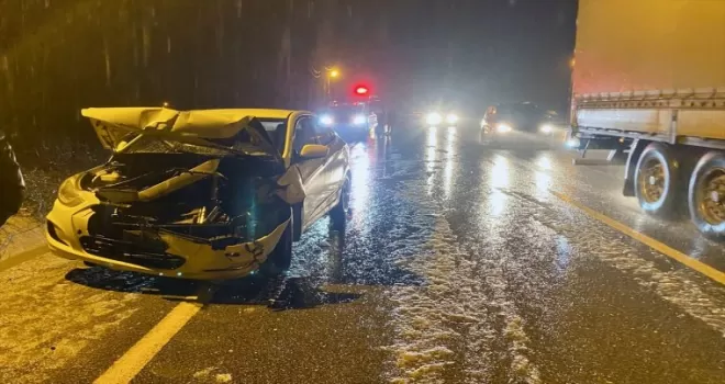Düzce'de 4 aracın karıştığı kazada 2 kişi yaralandı