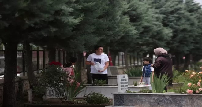 Düzce’de arife gününde mezarlıklar ziyaret edildi