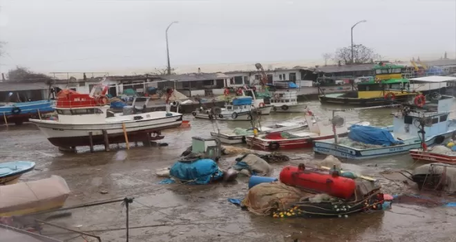 Düzce’de balıkçılar kuvvetli rüzgar nedeniyle denize açılamadı