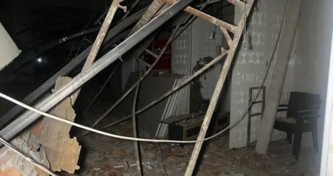 Düzce'de bir işçi çatının çökmesi sonucu ağır yaralandı