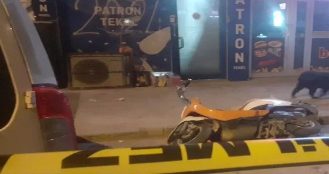 Düzce’de bir kişi tekel büfesine pompalıyla ateş açarken elinden yaralandı