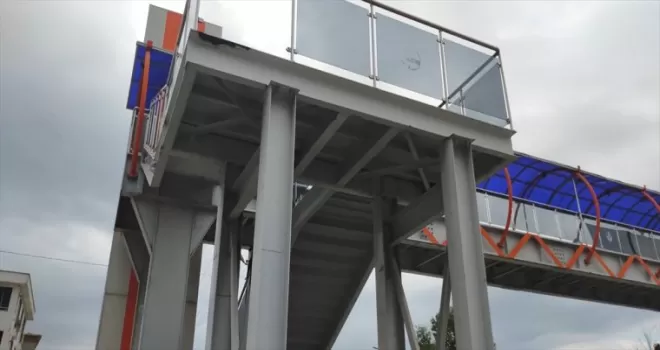 Düzce’de bisikletiyle üst geçitten düşen çocuk yaralandı