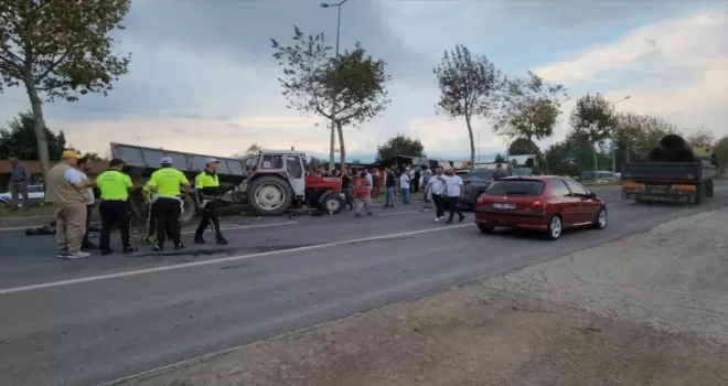 Düzce’de cipin belediyeye ait traktöre çarptığı kazada 6 kişi yaralandı