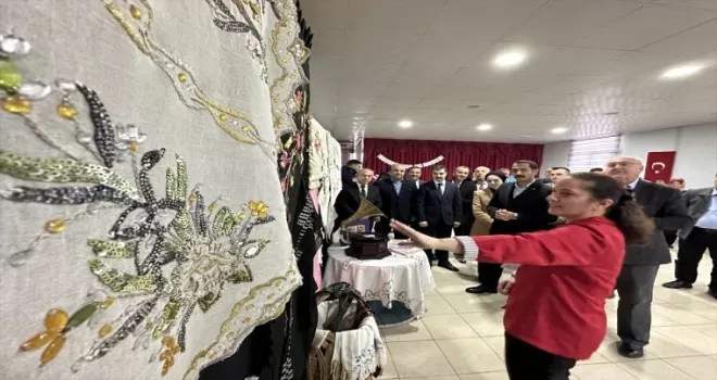 Düzce’de Cumhuriyet dönemini yansıtan kıyafetler sergileniyor