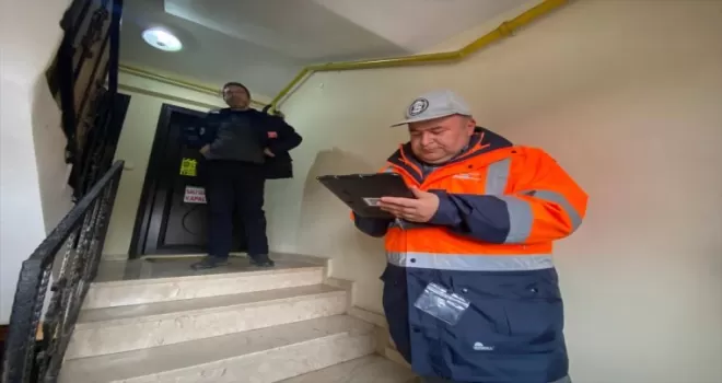 Düzce'de depremden etkilenen binalarda hasar tespit çalışmaları sürüyor