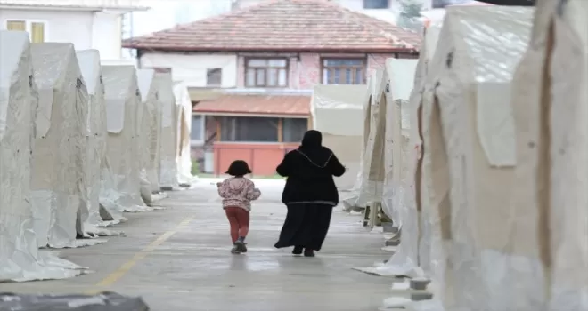 Düzce'de depremden etkilenen vatandaşlara yemek ikramı