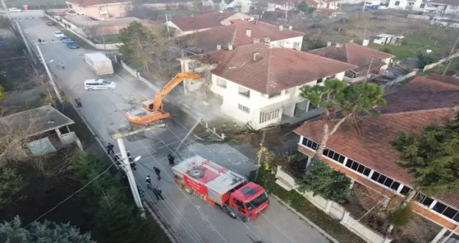 Düzce'de depremin izleri siliniyor