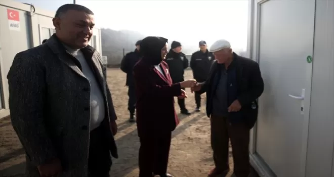 Düzce'de depremzedelere konteynerler teslim ediliyor