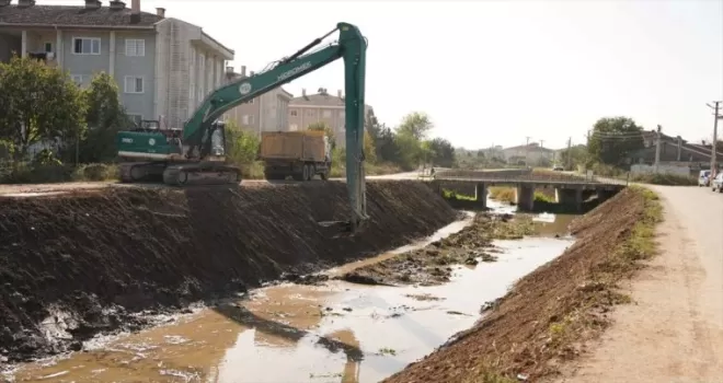 Düzce’de dere ıslah çalışmaları devam ediyor