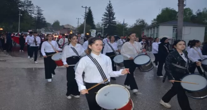 Düzce’de “Fener Alayı“ ve “Gençlik Yürüyüşü“ düzenlendi