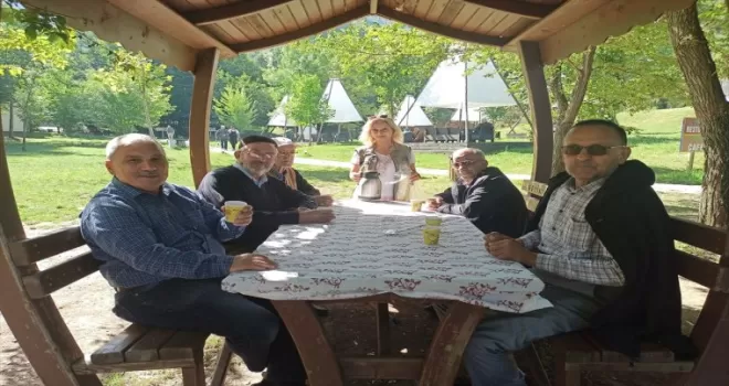 Düzce'de huzurevi sakinleri tabiat yürüyüşü yaptı