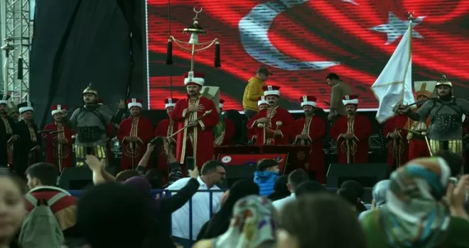 Düzce'de Jandarma, helikopterle "üzüm salkımı" gösterisi yaptı