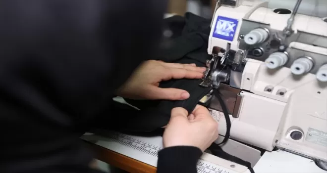 Düzce’de kadınlar Filistin’deki mazlumlar için kışlık pijama dikiyor