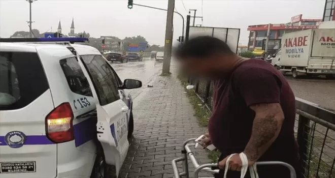 Düzce’de kendini engelli gibi göstererek dilenen kişi yakalandı