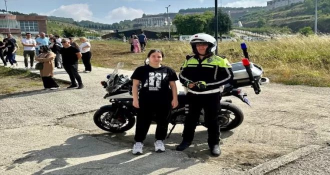 Düzce’de kimliğini kaybeden adayı sınav salonuna polis ekipleri yetiştirdi