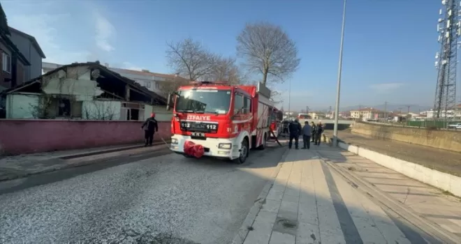 Düzce’de metruk yapıda çıkan yangın söndürüldü
