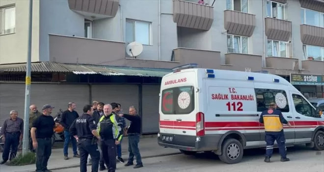 Düzce’de motosikletin yaya ve bisikletliye çarptığı kazada 3 kişi yaralandı
