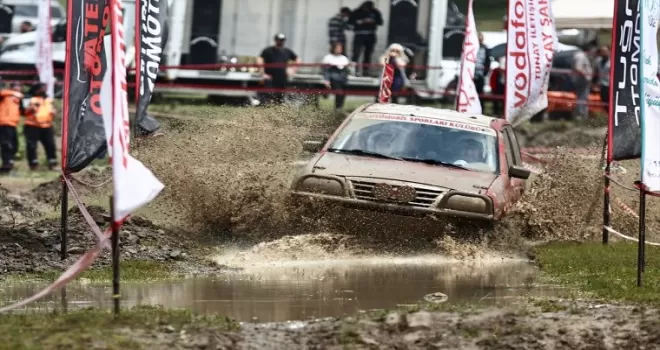 Düzce’de off-road sporcuları afet gönüllüleri için yarıştı