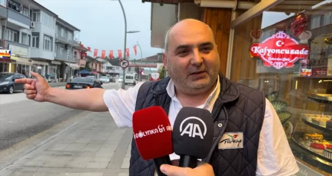Düzce’de otomobilin tekerinin yola fırlama anı kamerada